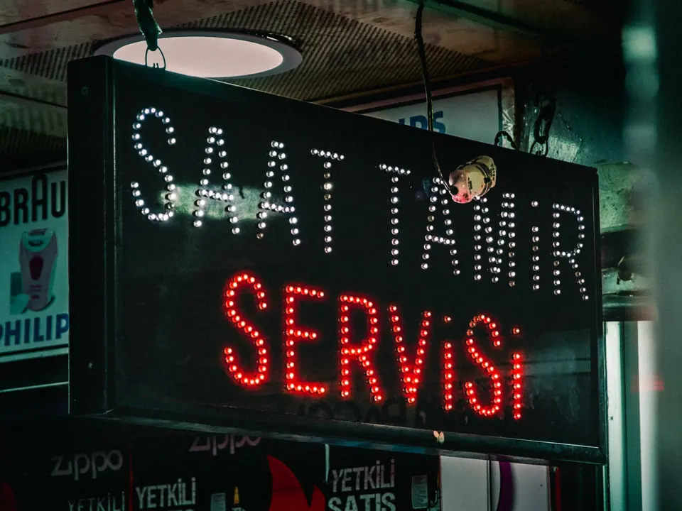 Işıklı dükkân tabelası